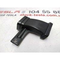 Воздуховод бокового обдува стекла левый Tesla model 3 1100549